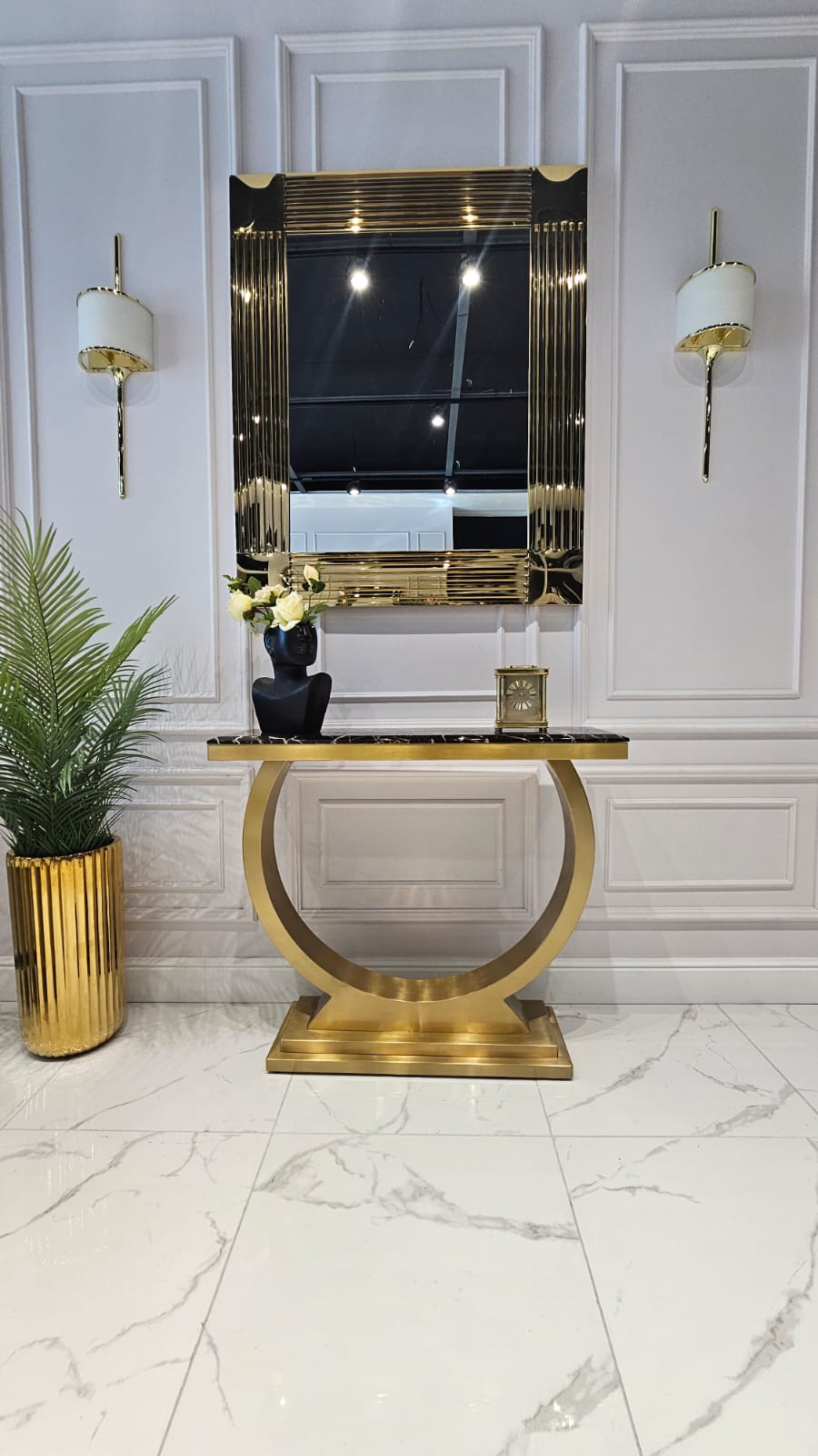 KONSOLA RING na złotej szczotkowanej, dostojnej, okrągłej podstawie, blat z konglomeratu marmurowego, glamour, piękna KONSOLA RING na złotej szczotkowanej, dostojnej, okrągłej podstawie, blat z konglomeratu marmurowego, glamour, piękna