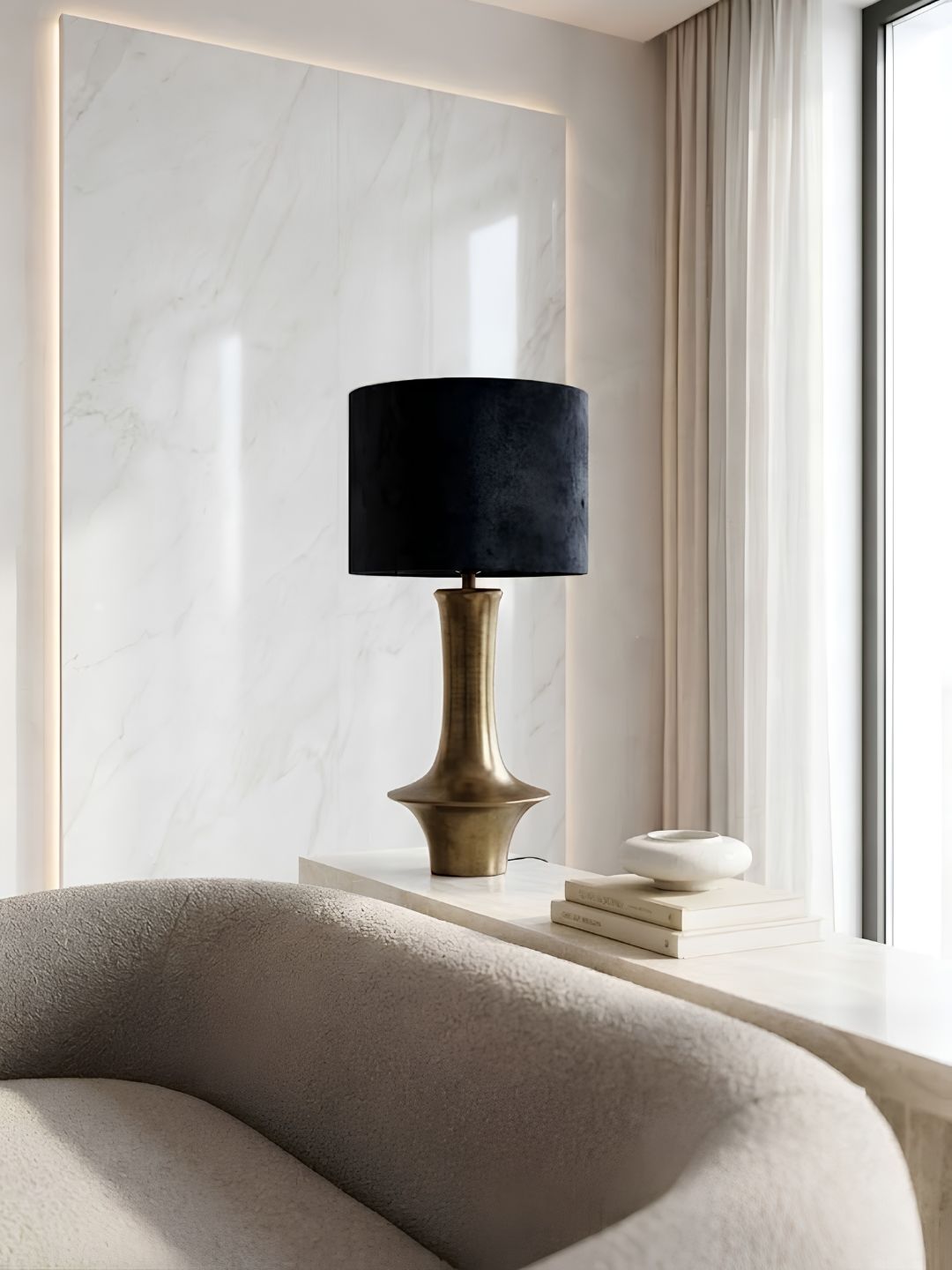 LAMPA STOŁOWA z podstawą w kolorze antycznego brązu, czarny okrągły abażur, klasyczny styl LAMPA STOŁOWA z podstawą w kolorze antycznego brązu, czarny okrągły abażur, klasyczny styl