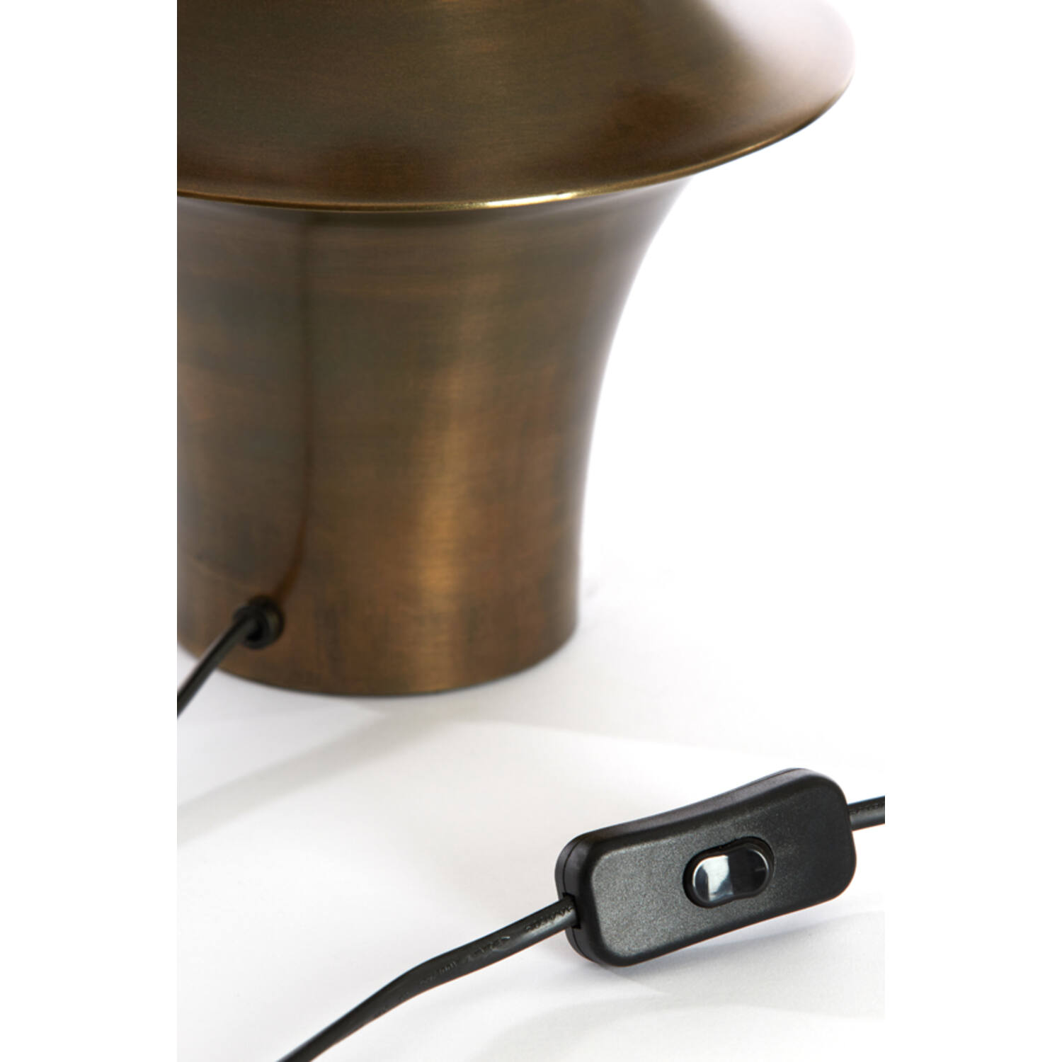 LAMPA STOŁOWA z podstawą w kolorze antycznego brązu, czarny okrągły abażur, klasyczny styl, do salonu