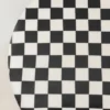 STOLIK POMOCNICZY Domero Chess okrągły, podstawa i blat w motywie czarno-białej szachownicy, czarny stelaż, nowoczesny styl, premium