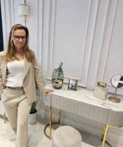 TOALETKA Viena na złotych nogach, korpus obity szaro-beżową tkaniną, eleganckie przeszycia, blat z konglomeratu marmurowego, piękna