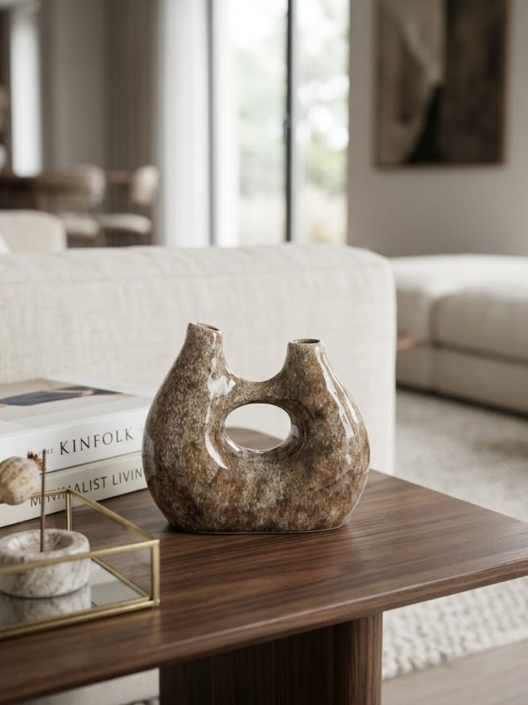 WAZON ceramiczny o wyjątkowym kształcie, brązowy kolor w lśniącym wykończeniu 24 cm