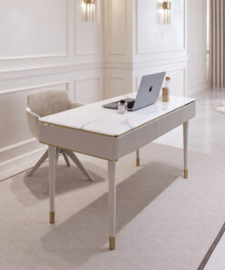 BIURKO Anne Cashmir na kaszmirowych nogach ze złotymi detalami, ryflowany korpus, blat z konglomeratu marmurowego, nowoczesny styl, piękne