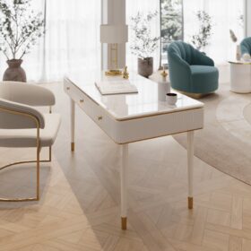 BIURKO Anne na białych nogach ze złotymi detalami, ryflowany korpus, blat z konglomeratu marmurowego, nowoczesny styl