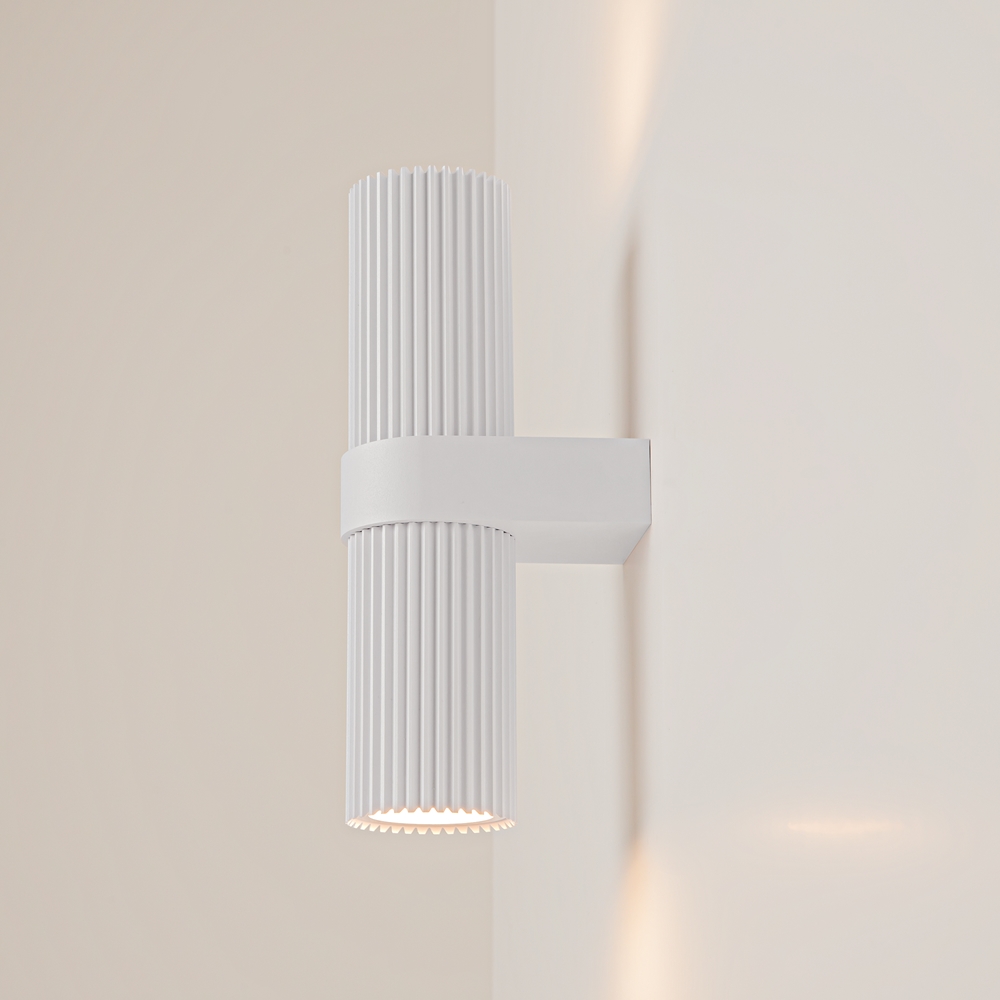 KINKIET Dynamics, ryflowana oprawa z aluminium, światło punktowe, różne kolory do wyboru, nowoczesny styl, biały, ekskluzywny