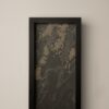 KINKIET Orign w czarnej, prostokątnej oprawie wypełnionej naturalnym minerałem o unikatowej fakturze, designerki styl, najwyższa jakość