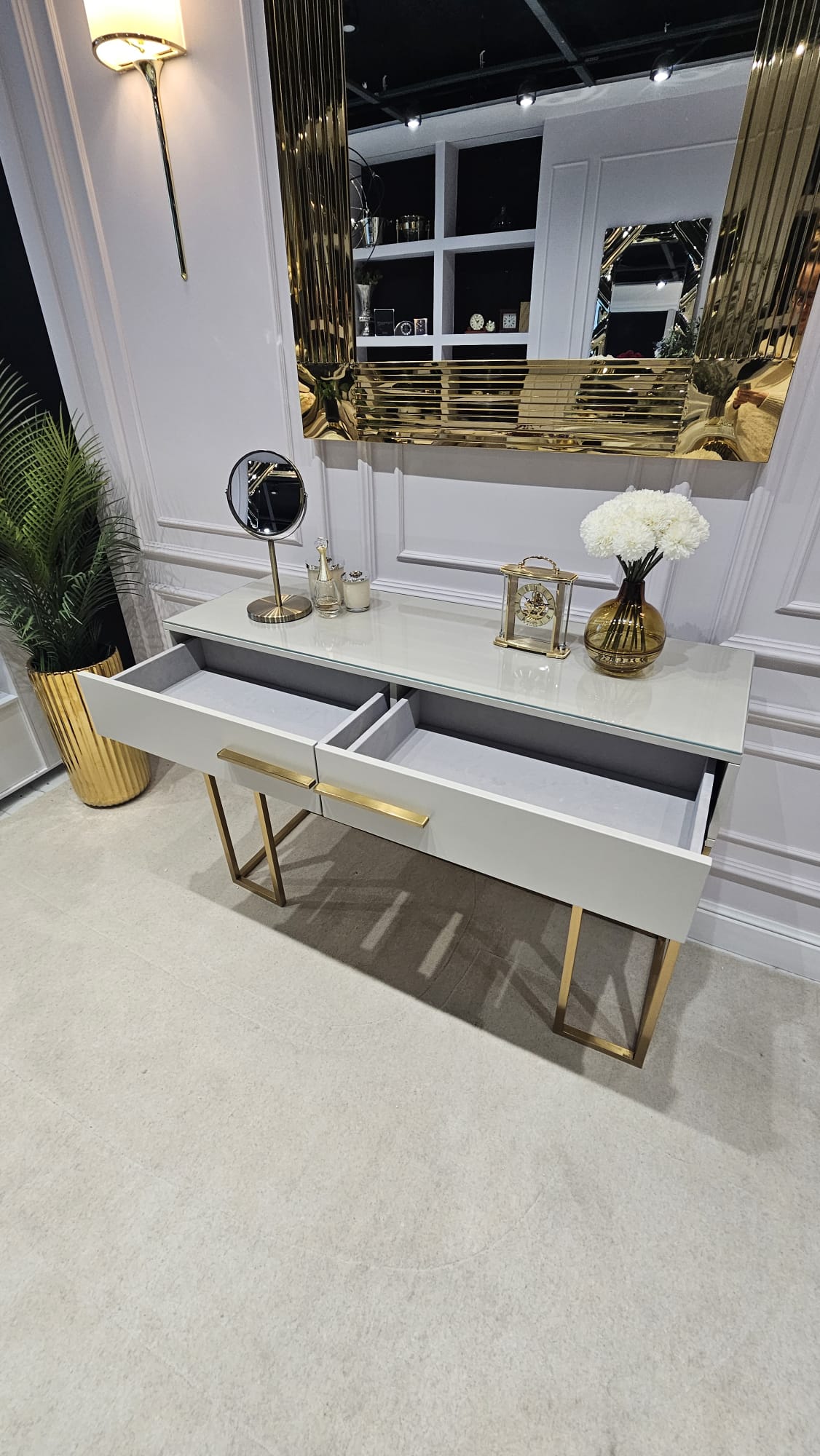 KONSOLA Naomi z dwiema szufladami, kasznirowy blat, złoty błyszczący stelaż, styl glamour 2