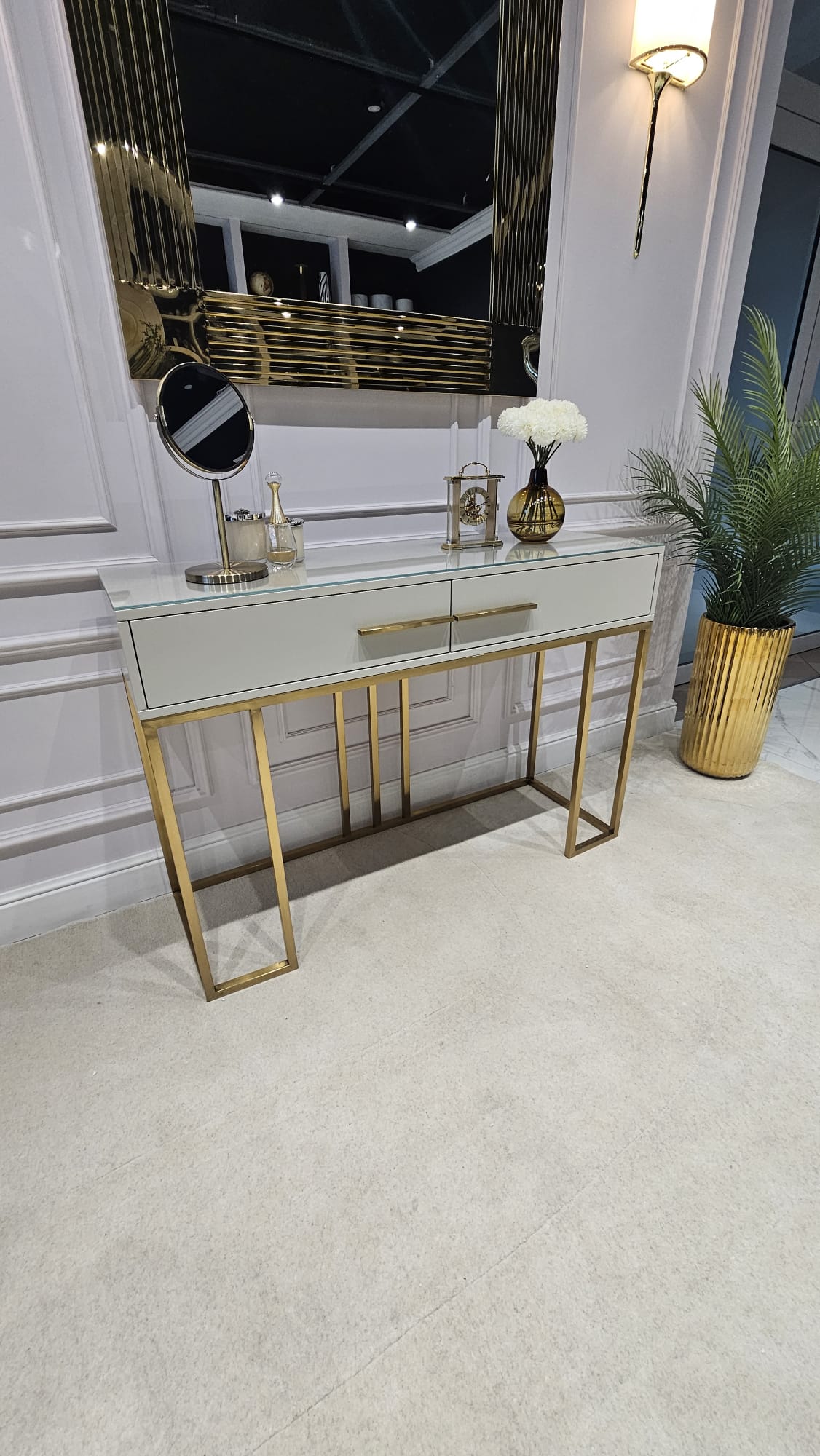 KONSOLA Naomi z dwiema szufladami, kasznirowy blat, złoty błyszczący stelaż, styl glamour