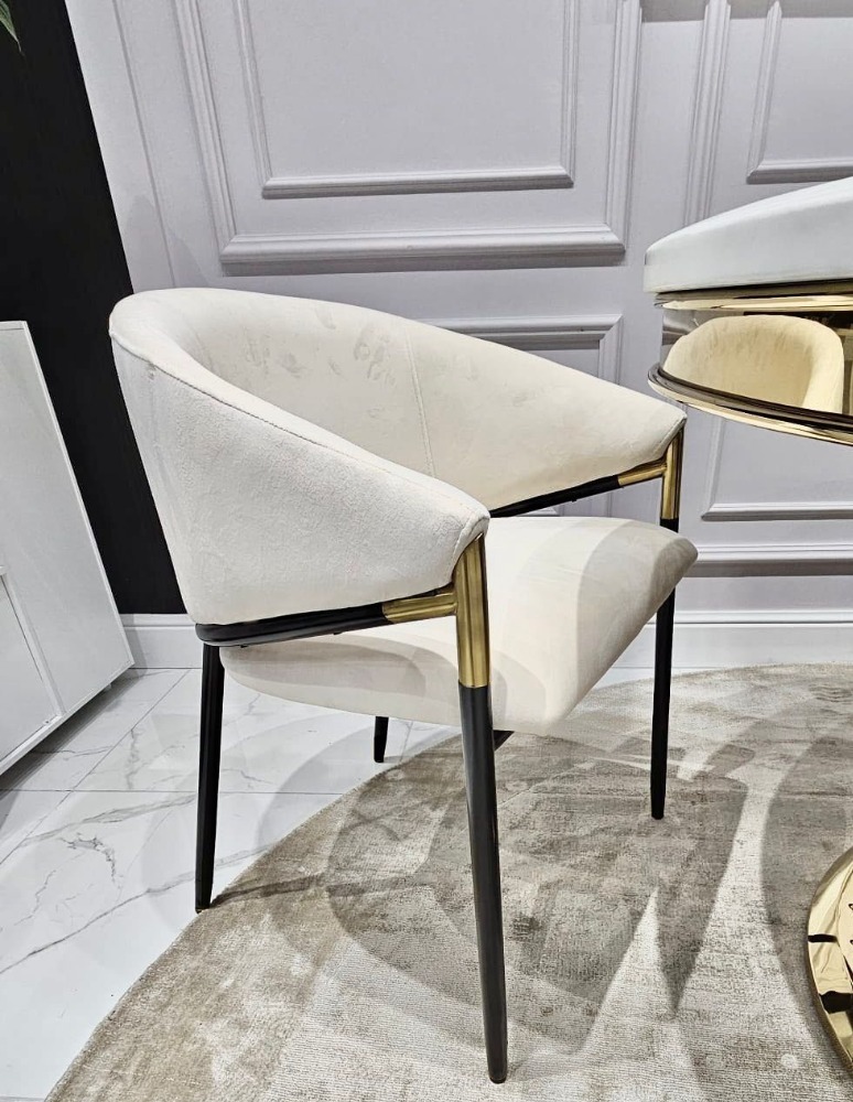 KRZESŁO Livia stylowe, wygodne, aksamitne, w odcieniu beżu, na czarno-złotej podstawie