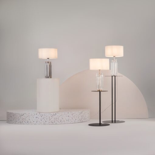 LAMPA STOŁOWA Muse z podstawą z rzeźbionego, transparentnego szkła, biały, materiałowy klosz, nowoczesny styl, srebrna, do salonu