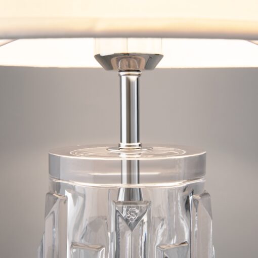 LAMPA STOŁOWA Muse z podstawą z rzeźbionego, transparentnego szkła, biały, materiałowy klosz, nowoczesny styl, srebrna, premium