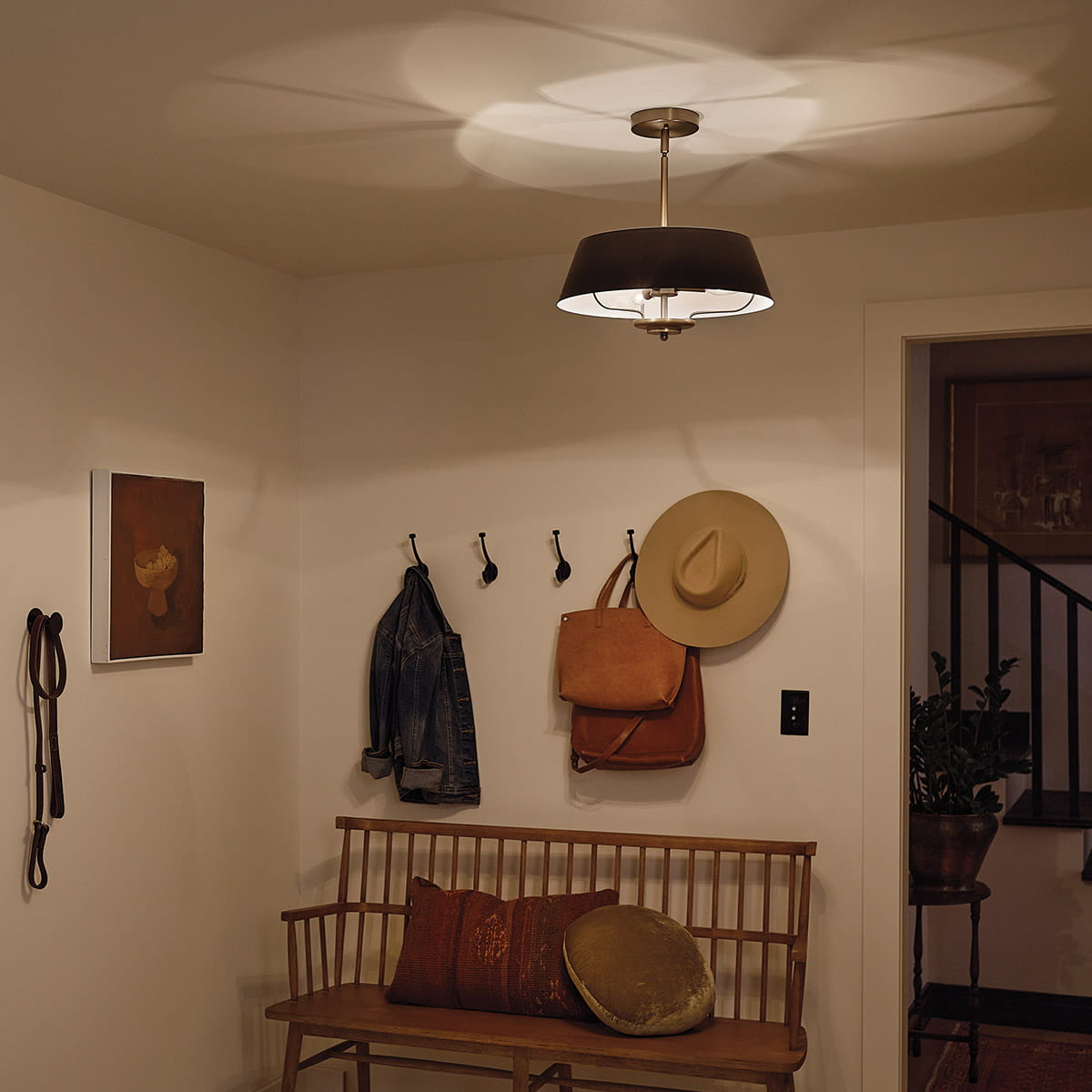 LAMPA WISZĄCA LUELLA, trzy punkty świetlne, metalowy klosz, złote szczotkowane elementy, klasyczny styl 4