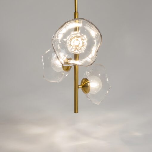 LAMPA WISZĄCA Miracle na złotym stelażu, trzy szklane klosze w kształcie kwiatu wiśni, nowoczesny styl, ekskluzywna