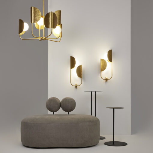 LAMPA WISZĄCA Tropic okrągła, oprawa w kolorze satynowego mosiądzu, metalowe elementy imitujące liście egzotycznych roślin, dekoracyjna