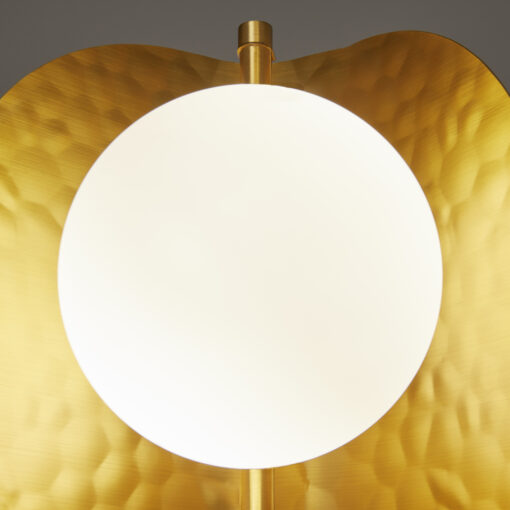 LAMPA WISZĄCA Tropic okrągła, oprawa w kolorze satynowego mosiądzu, metalowe elementy imitujące liście egzotycznych roślin, wyjątkowa