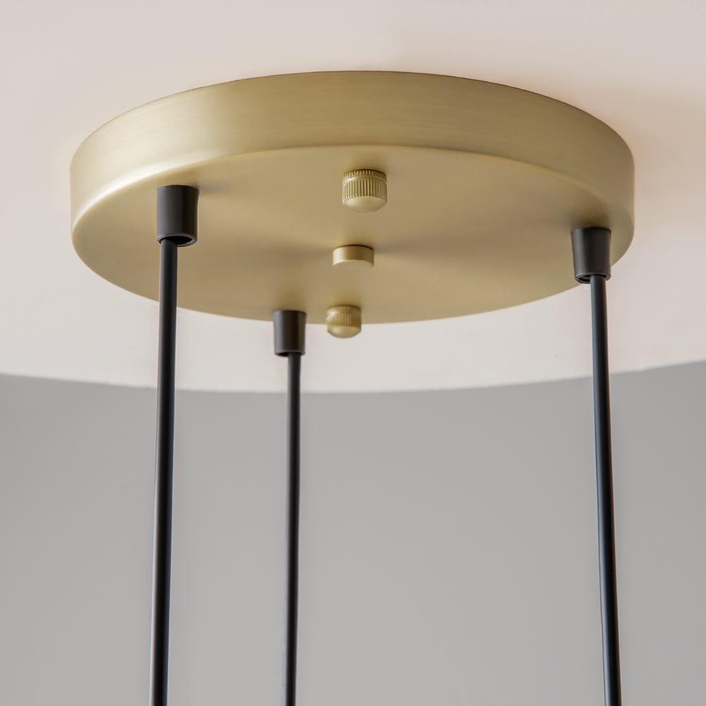 LAMPA WISZĄCA Vision okrągła, złoty, aluminiowy stelaż, podwójny szklany klosz, matowo-transparentny, włoski styl, detale LAMPA WISZĄCA Vision okrągła, złoty, aluminiowy stelaż, podwójny szklany klosz, matowo-transparentny, włoski styl, detale