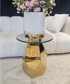 STOLIK POMOCNICZY Ricchezza na złotej, metalowej podstawie o geometrycznych kształtach, okrągły, szklany blat, błyszczący