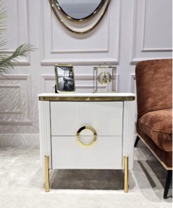SZAFKA NOCNA Anne prostokątna, biały, ryflowany korpus, złote nogi i detale, blat z konglomeratu marmurowego, nowoczesny glamour, wyrafinowana