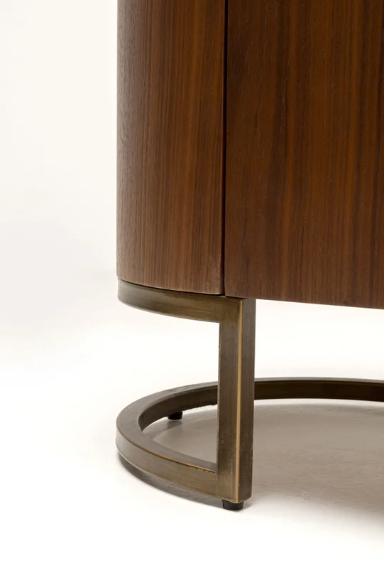 SZAFKA RTV Giorgio o zaokrąglonych bokach, brązowy kolor, szuflady i szafki, szklany blat, nowoczesny styl, detale SZAFKA RTV Giorgio o zaokrąglonych bokach, brązowy kolor, szuflady i szafki, szklany blat, nowoczesny styl, detale