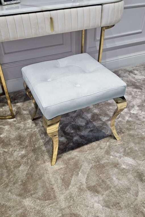 TABORET PUF Lyon tapicerowany, pikowany, szary welur złote nogi, stal nierdzewna, glamour