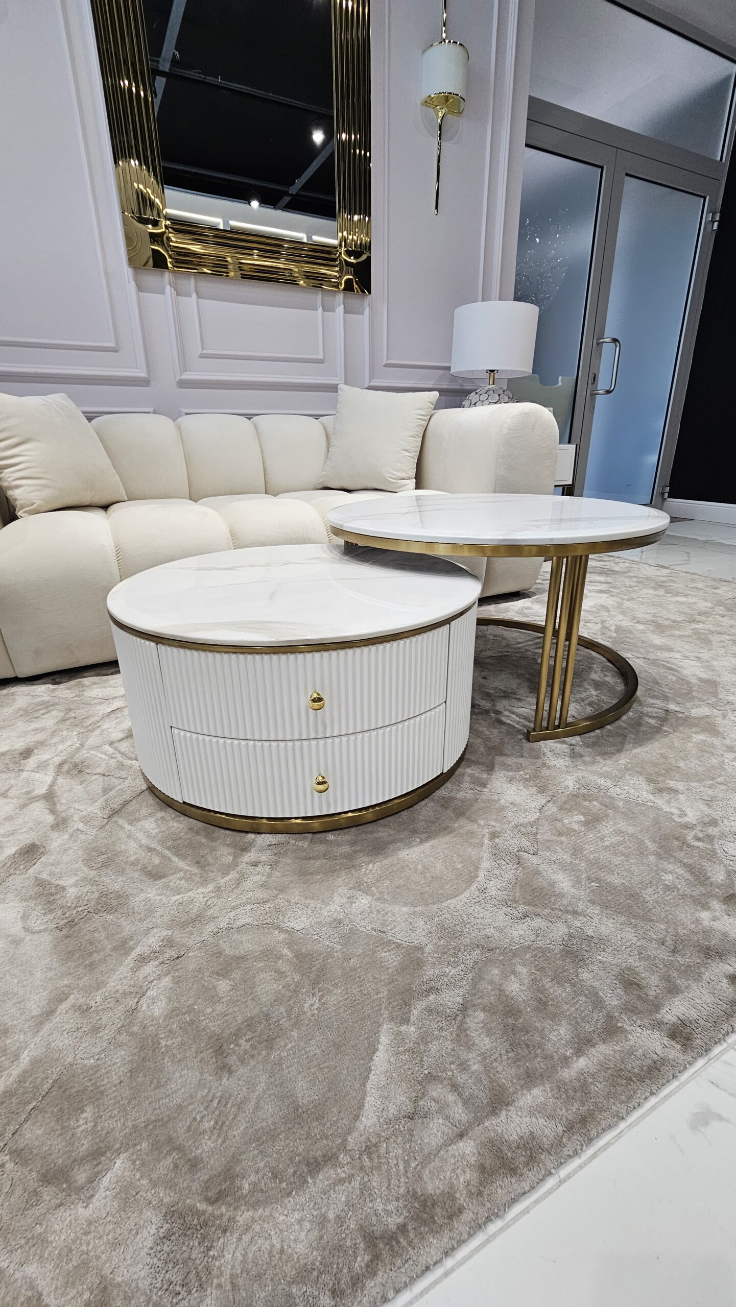 ZESTAW STOLIKÓW KAWOWYCH Anne 2w1, blat z konglomeratu marmurowego, ZŁOTY SZCZOTKOWANY, ryflowany z szufladami, z serii mebli Anne 2025, ekskluzywny ZESTAW STOLIKÓW KAWOWYCH Anne 2w1, blat z konglomeratu marmurowego, ZŁOTY SZCZOTKOWANY, ryflowany z szufladami, z serii mebli Anne 2025, ekskluzywny