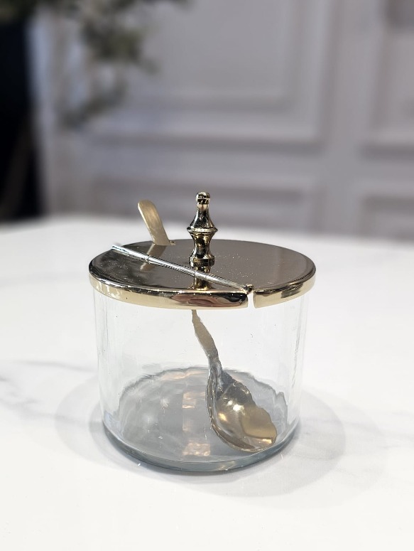 CUKIERNICZKA złota, z łyżeczką, klasyczny styl CUKIERNICZKA złota, z łyżeczką, klasyczny styl