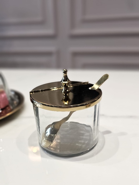 CUKIERNICZKA złota, z łyżeczką, klasyczny styl, ekskluzywna CUKIERNICZKA złota, z łyżeczką, klasyczny styl, ekskluzywna