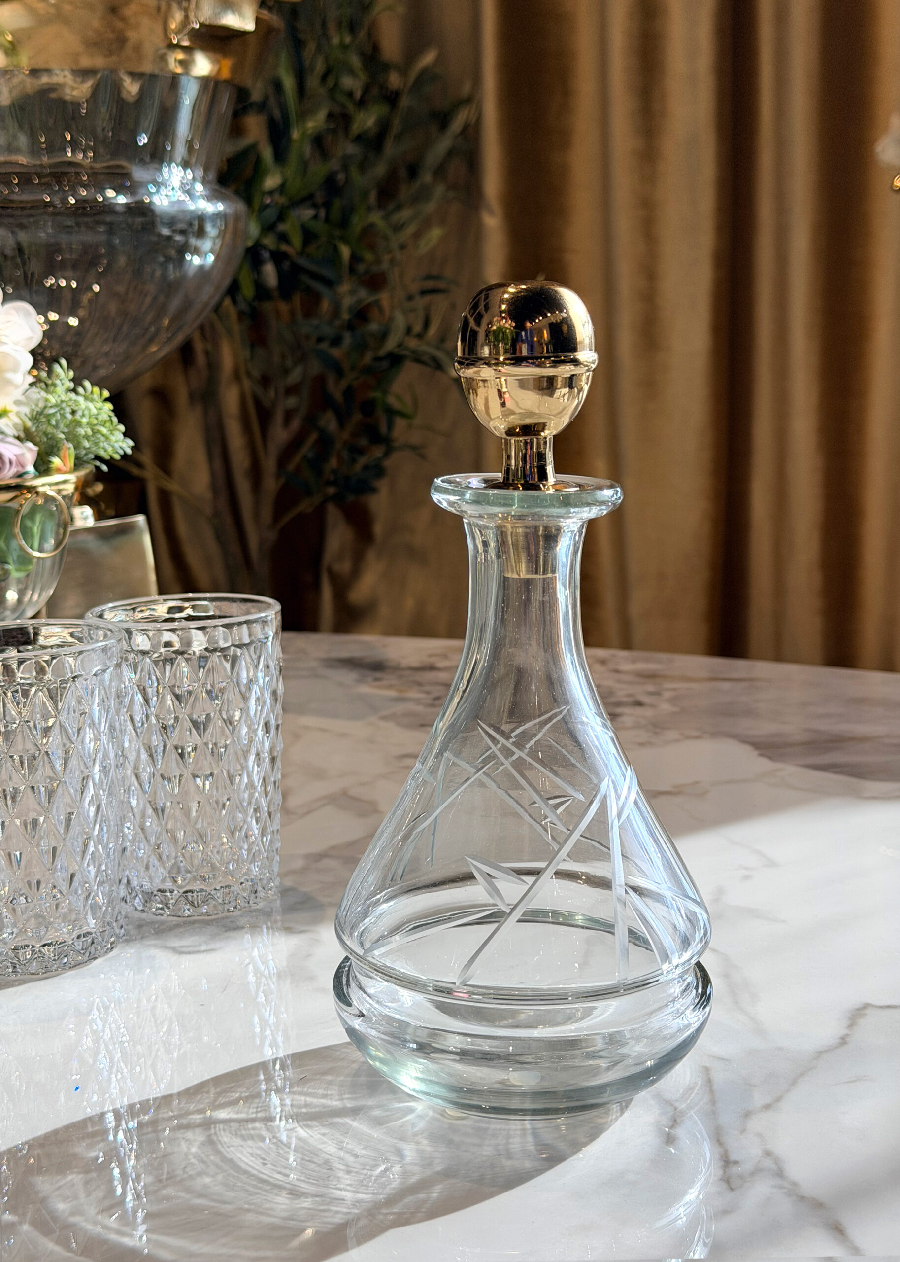 KARAFKA Z KORKIEM szklana, złoty metalowy korek, klasyczny styl