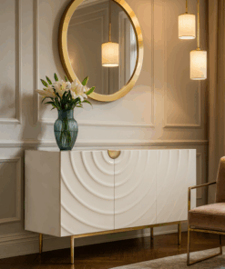 KOMODA w kolorze ecru ze złotymi detalami i nogami, fronty drzwi z wytłoczonymi kręgami, trzy szuflady, nowoczesny styl, premium