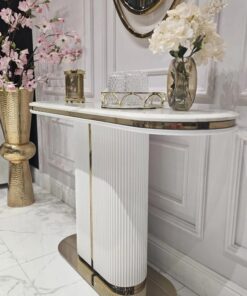KONSOLA Prestige biała, ryflowana podstawa, złote, błyszczące detale, blat z konglomeratu marmurowego