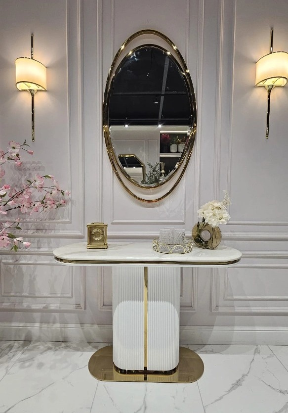 KONSOLA Prestige biała, ryflowana podstawa, złote, błyszczące detale, blat z konglomeratu marmurowego, ekskluzywna KONSOLA Prestige biała, ryflowana podstawa, złote, błyszczące detale, blat z konglomeratu marmurowego, ekskluzywna