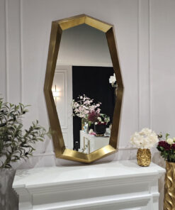 LUSTRO ŚCIENNE o geometrycznym kształcie, złota rama w szczotkowanym wykończeniu, nowoczesny styl