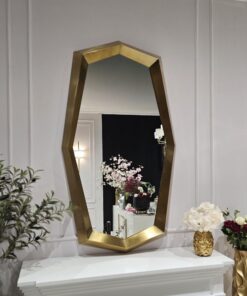 LUSTRO ŚCIENNE o geometrycznym kształcie, złota rama w szczotkowanym wykończeniu, nowoczesny styl