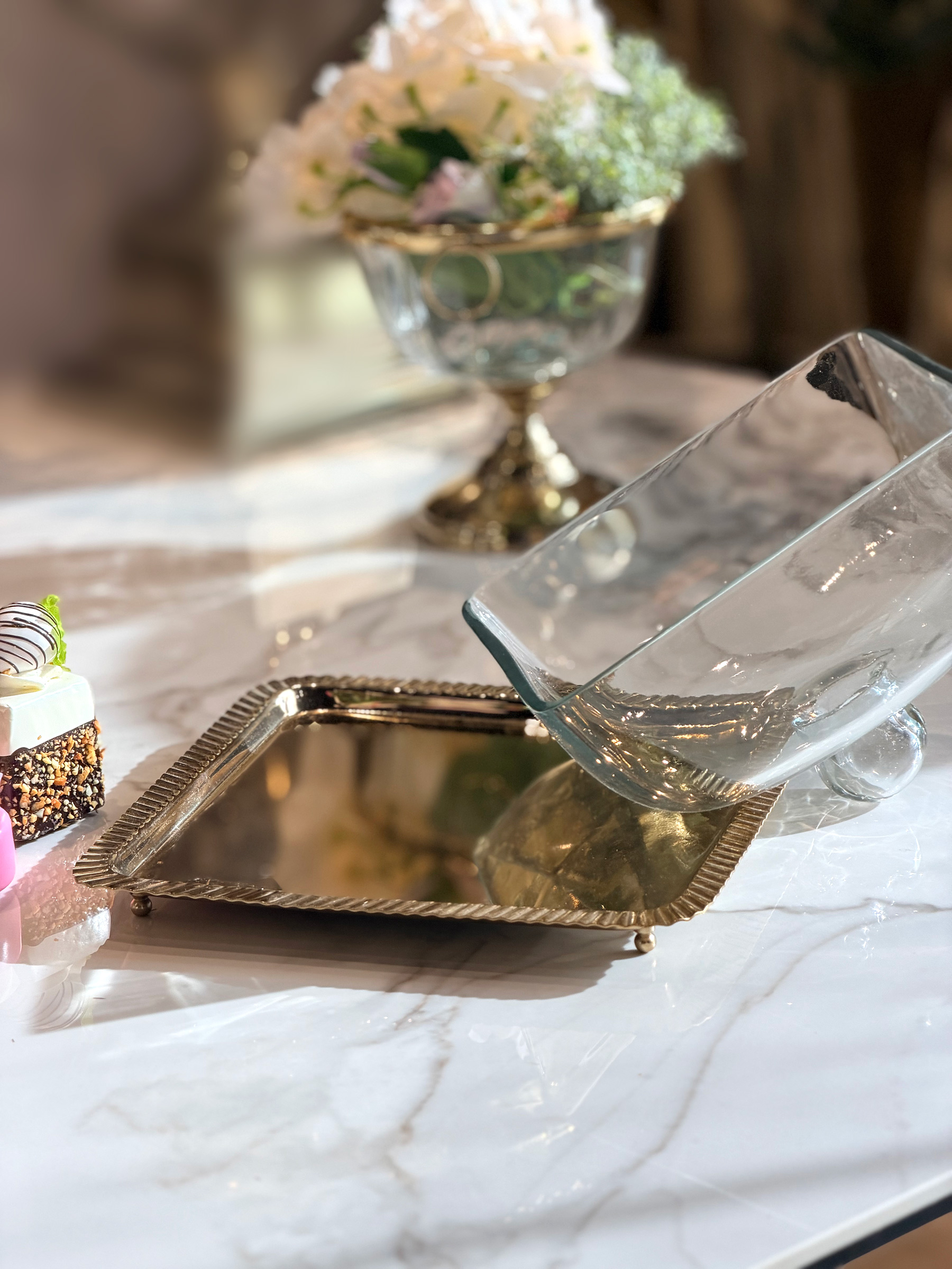 PATERA Z POKRYWKĄ złota podstawa, transparentna pokrywka, klasyczny styl, piękna