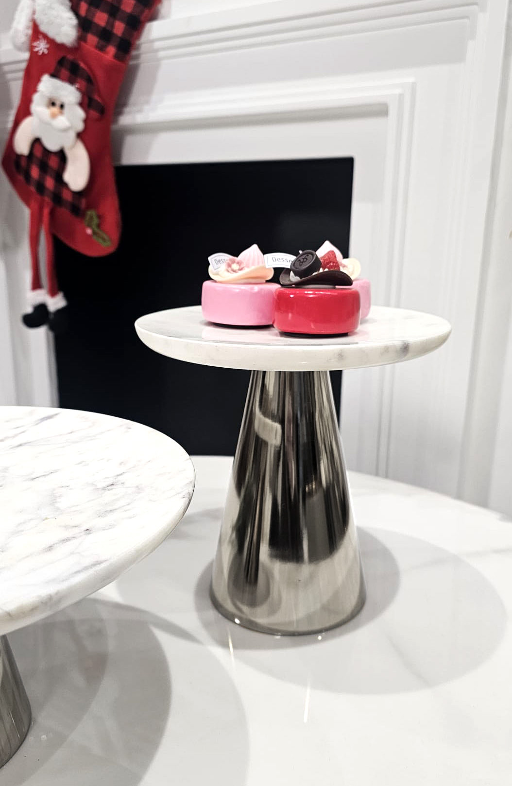 PATERA wysoka srebrna noga, taca z białego marmuru, nowoczesny design PATERA wysoka srebrna noga, taca z białego marmuru, nowoczesny design