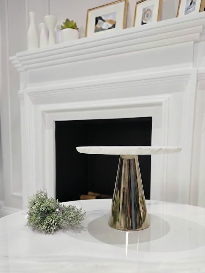 PATERA wysoka złota noga, taca z białego marmuru, nowoczesny design PATERA wysoka złota noga, taca z białego marmuru, nowoczesny design