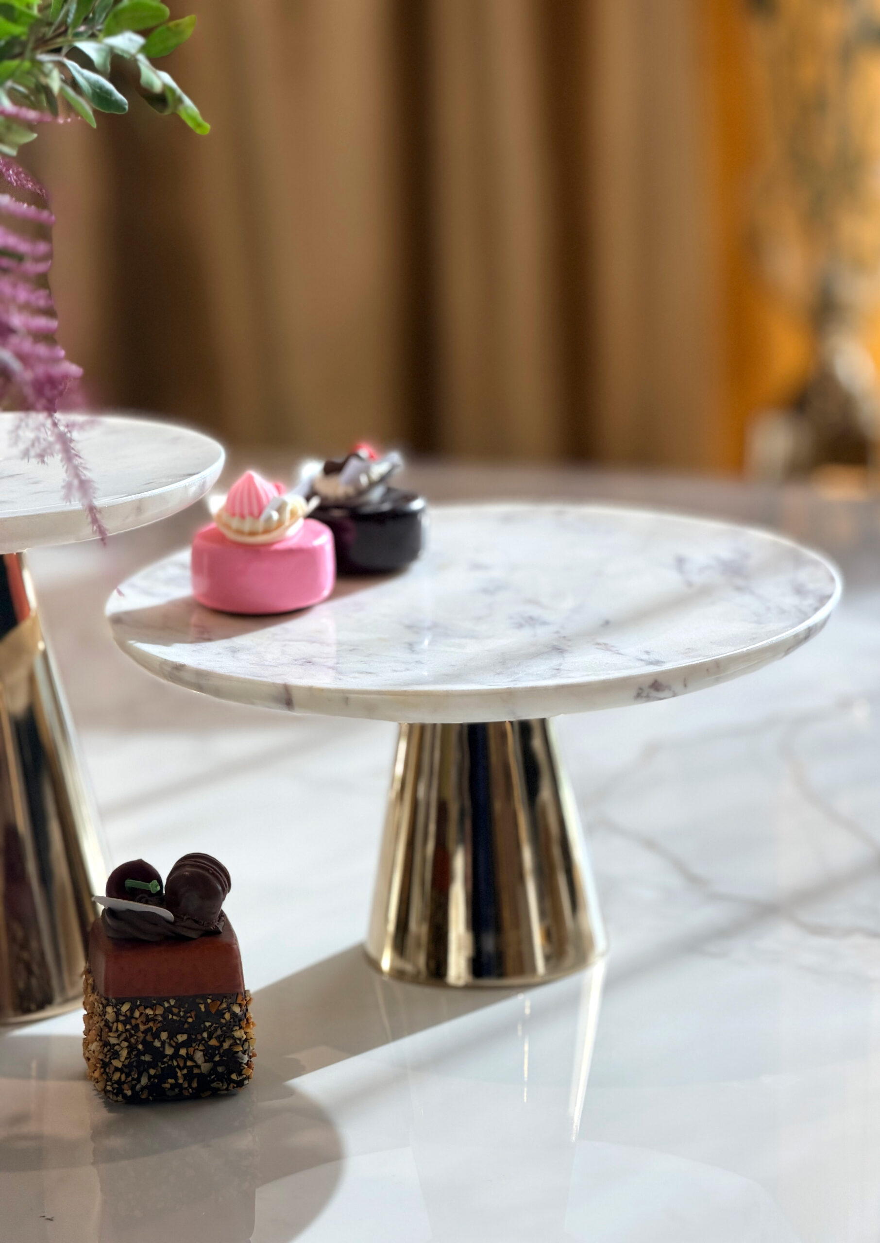 PATERA złota noga, marmurowa taca, nowoczesny styl PATERA złota noga, marmurowa taca, nowoczesny styl