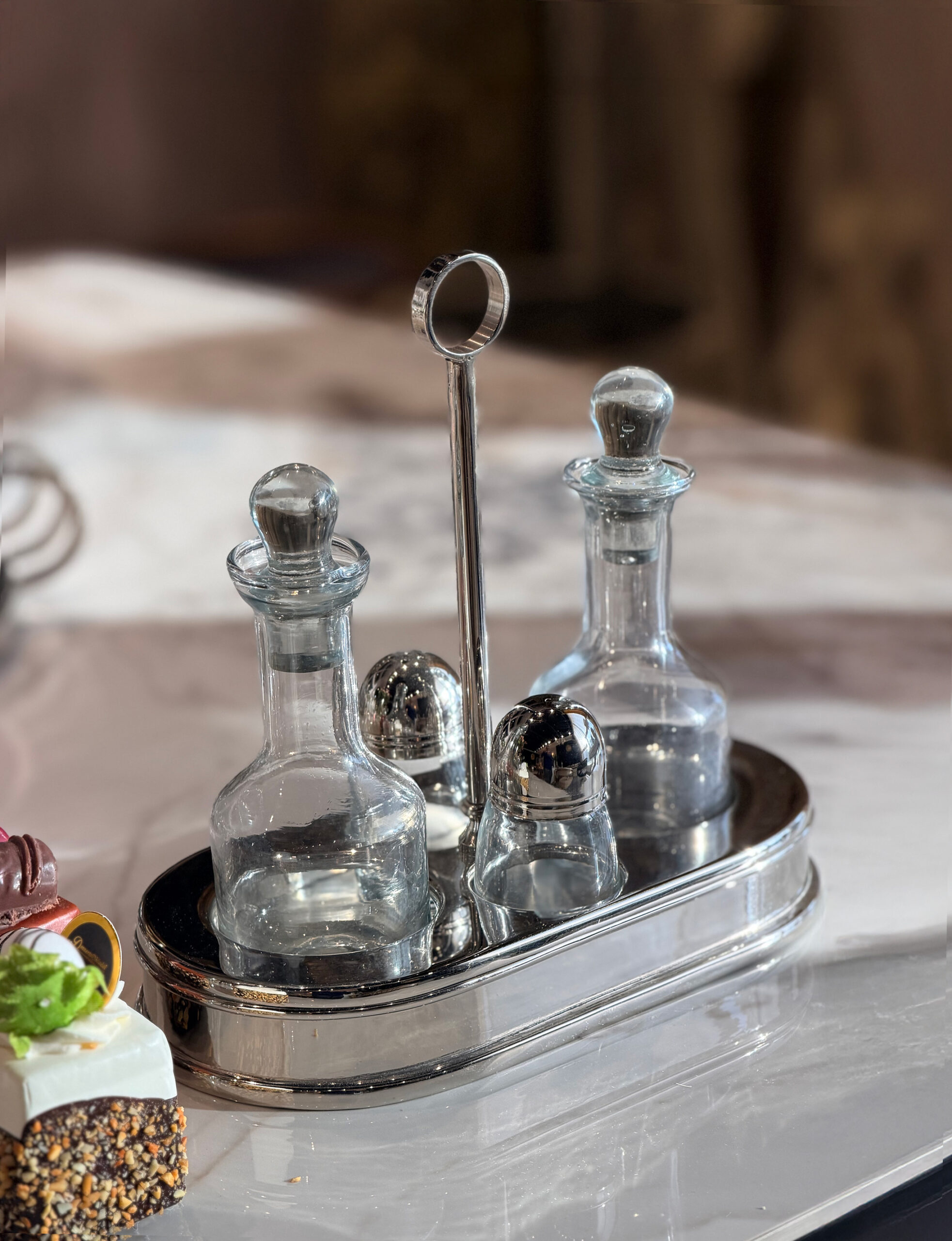 PRZYPRAWNIK z solniczką i pieprzniczką, zestaw pojemników na stół, srebrny, nowoczesny design