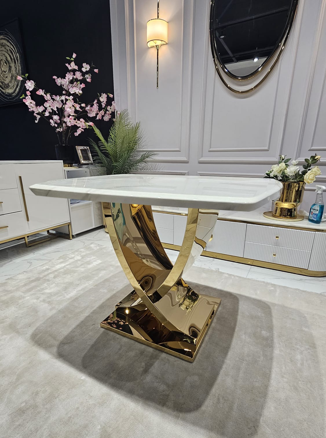 STÓŁ JADALNIANY Nexus na podstawie w kształcie X, kwadratowy blat z konglomeratu marmurowego, nowoczesny glamour STÓŁ JADALNIANY Nexus na podstawie w kształcie X, kwadratowy blat z konglomeratu marmurowego, nowoczesny glamour