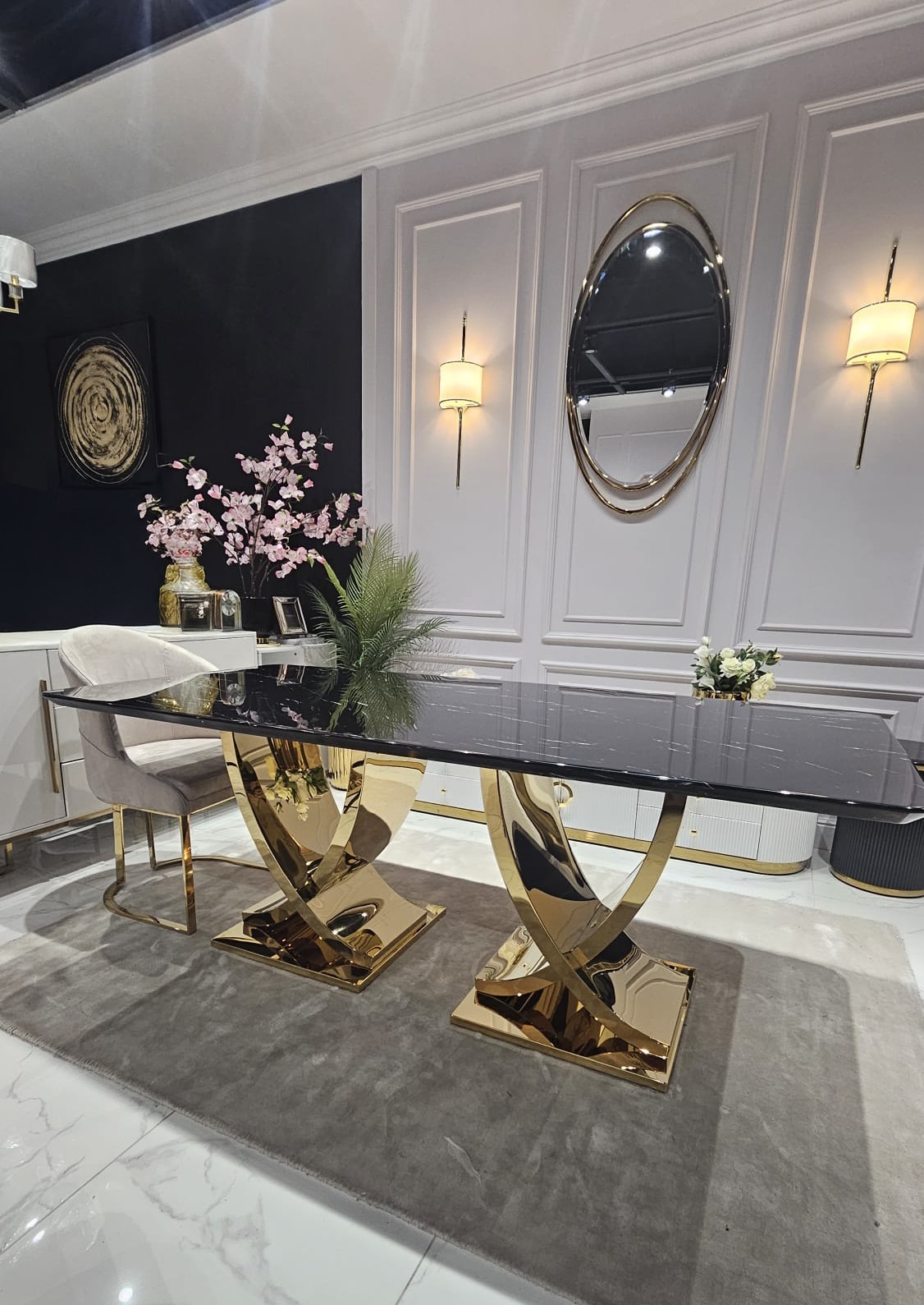 STÓŁ JADALNIANY Nexus na podwójnej podstawie w kształcie X, prostokątny blat z konglomeratu marmurowego, nowoczesny glamour