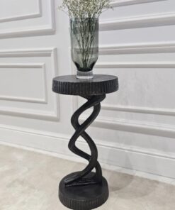 STOLIK POMOCNICZY czarny, aluminiowy, ryflowane elementy, nieregularny kształt, designerska podstawa, piękny