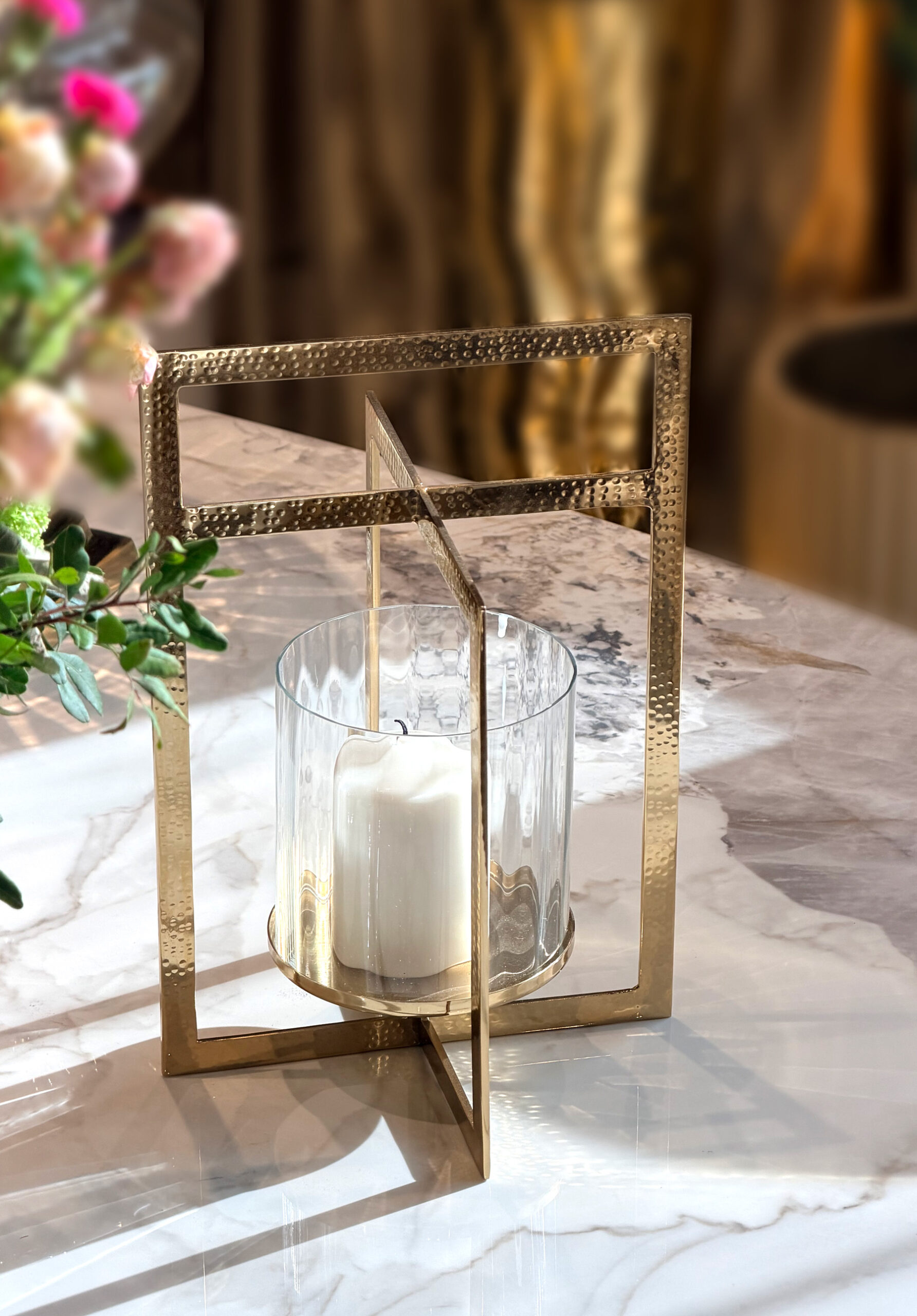ŚWIECZNIK, złoty, transparentny, geometryczna forma, nowoczesny design ŚWIECZNIK, złoty, transparentny, geometryczna forma, nowoczesny design