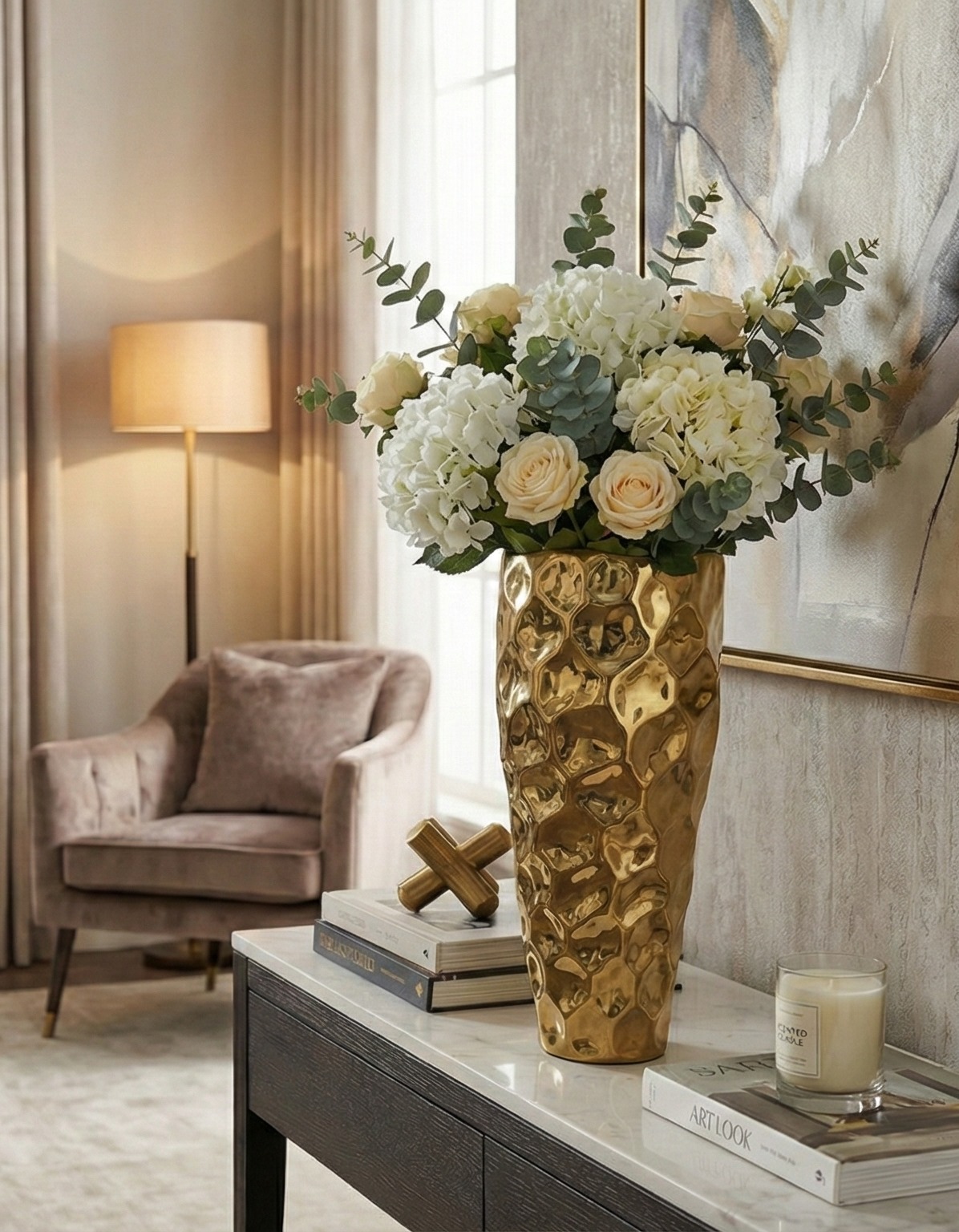 WAZON, złoty, nieregulany kształt, ponadczasowy design WAZON, złoty, nieregularny kształt, ponadczasowy design