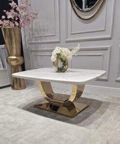 STOLIK KAWOWY RING na złotej błyszczącej podstawie, prostokątny blat z konglomeratu marmurowego, nowoczesny glamour