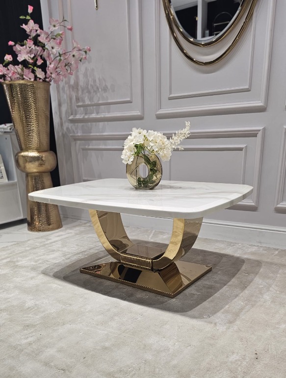 STOLIK KAWOWY RING na złotej błyszczącej podstawie, prostokątny blat z konglomeratu marmurowego, nowoczesny glamour