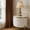 SZAFKA NOCNA Anne Fosco, okrągła, ryflowany korpus, złote, szczotkowane, metalowe detale, blat z konglomeratu marmurowego, biała
