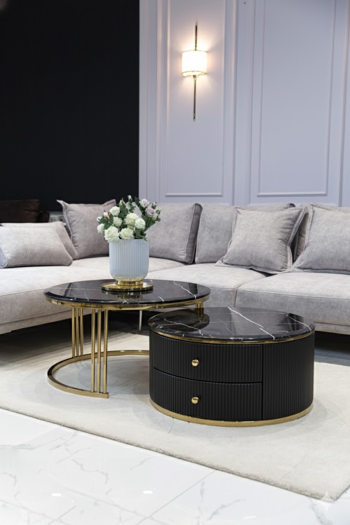 ZESTAW STOLIKÓW KAWOWYCH Anne Nero 2w1, blat z konglomeratu marmurowego, ZŁOTY BŁYSZCZĄCY, ryflowany z szufladami, z serii mebli Anne 2025