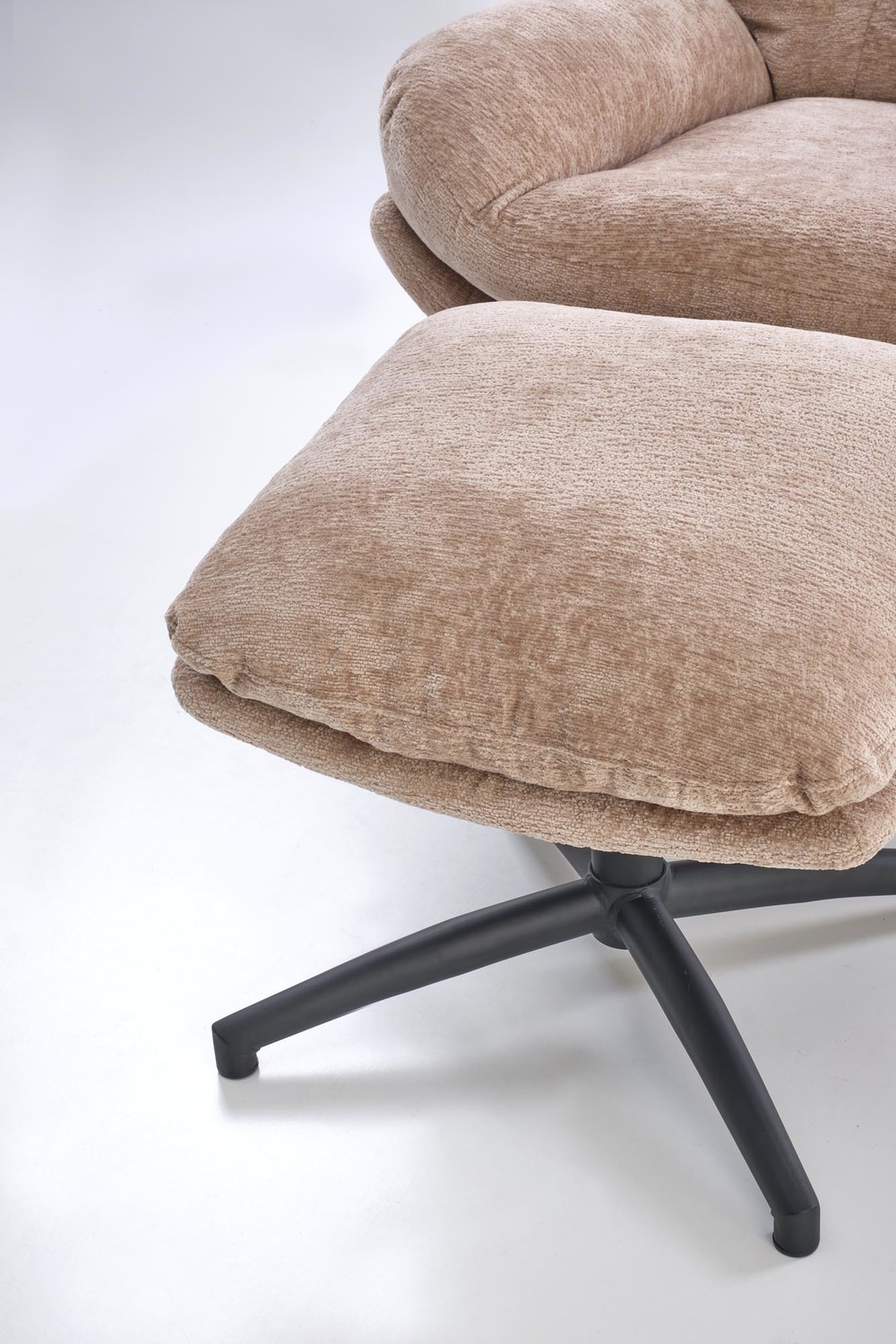 FOTEL Pesto z podnóżkiem, obrotowy z funkcją kołyski, czarne nogi, beżowa tapicerka, wygodny, nowoczesny styl, piękny FOTEL Pesto z podnóżkiem, obrotowy z funkcją kołyski, czarne nogi, beżowa tapicerka, wygodny, nowoczesny styl, piękny