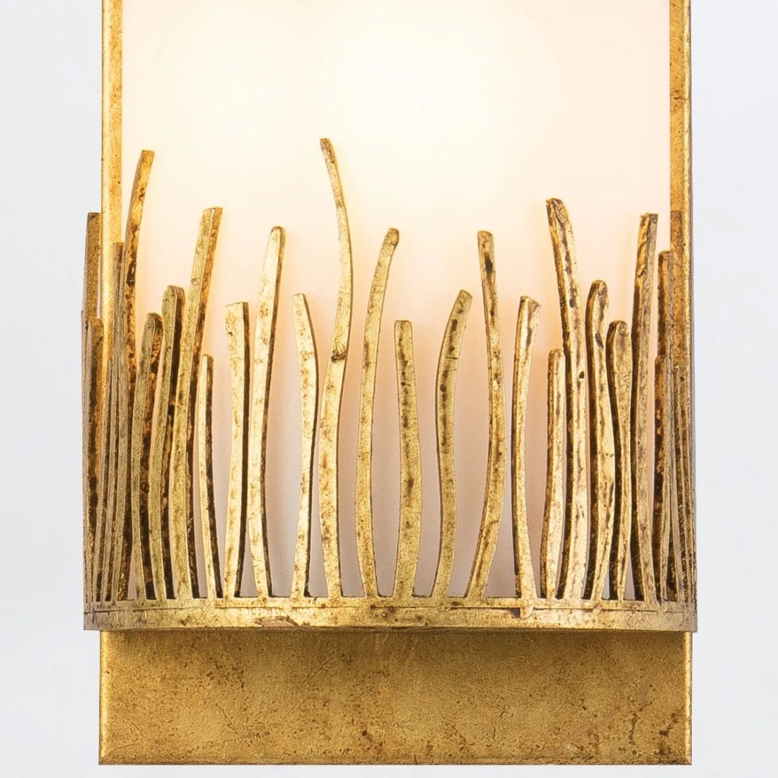 KINKIET Sawgrass z 1 źródłem światła, wykończony w luksusowym, płatkowanym złocie, mleczny klosz, klasyczna forma, piękny KINKIET Sawgrass z 1 źródłem światła, wykończony w luksusowym, płatkowanym złocie, mleczny klosz, klasyczna forma, piękny