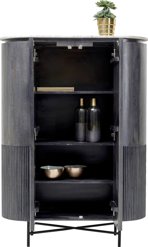 KOMODA Glenn wysoka, 2-drzwiowa, pojemne półki, a metalowych nogach z drewnianym, ryflowanym korpusem i biało-szarym marmurowym blatem, nowoczesna, premium KOMODA Glenn wysoka, 2-drzwiowa, pojemne półki, a metalowych nogach z drewnianym, ryflowanym korpusem i biało-szarym marmurowym blatem, nowoczesna, premium